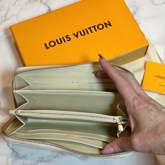 Source Unknown Iconic Fashion Damier Blue Wallet - Picture 8 of 11